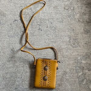 American Bling crossbody purse
Color: mustard yellow
